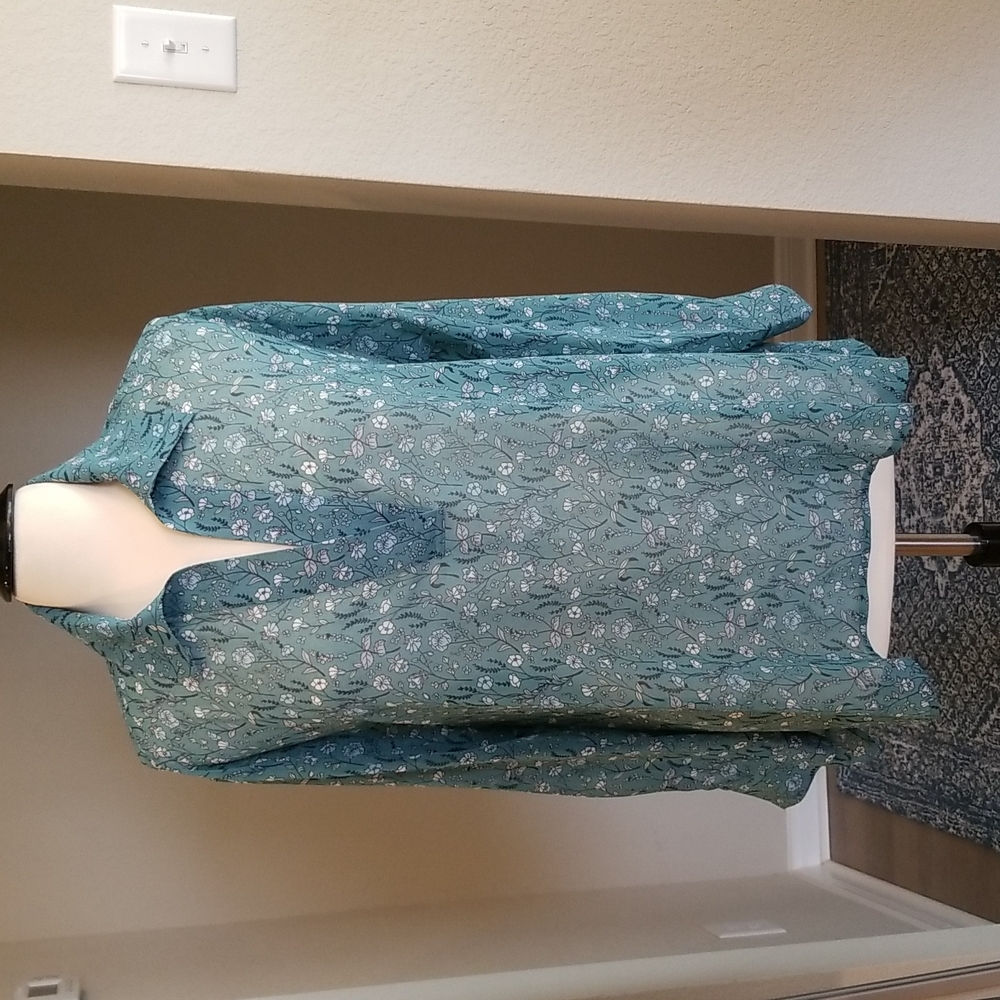 2/$40 - CAbi Floral Blouse Size Small